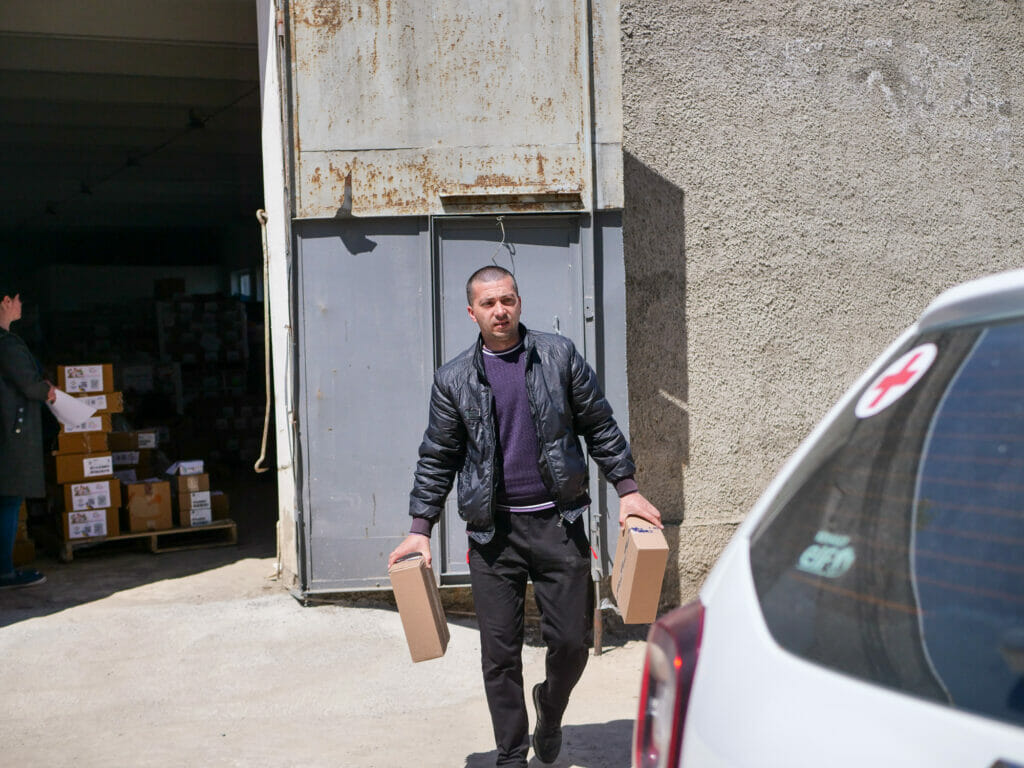 The aid organization "Vinnytsia - for a comfortable and safe city" distributes received donations in the front area and the region.