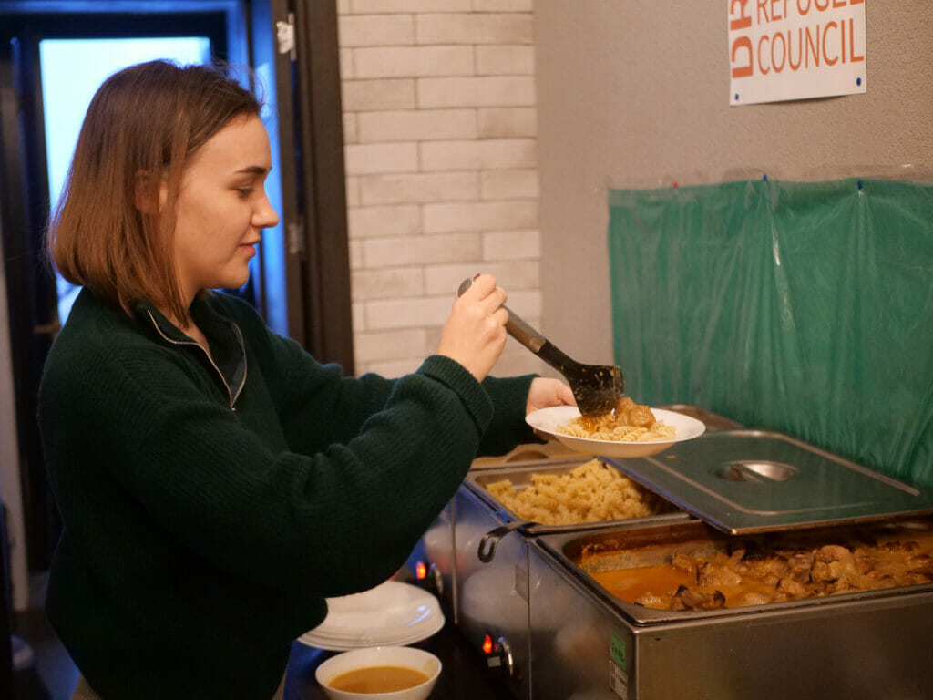 A volunteer at Kust's food distribution.
