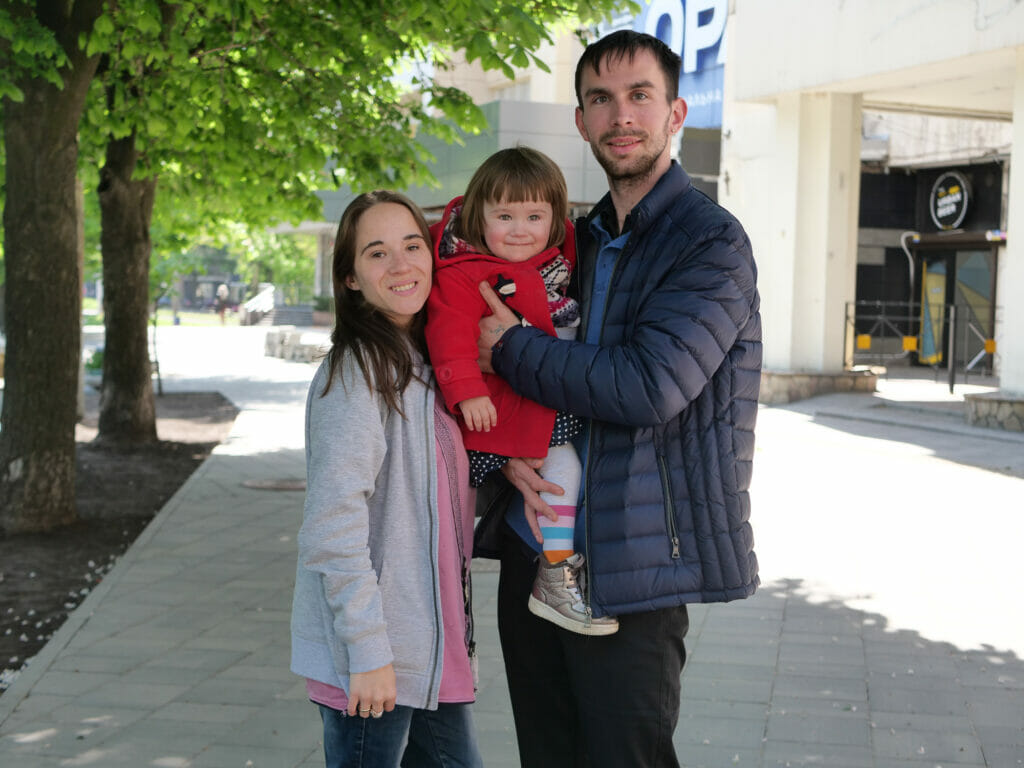 Polina Zoicseva, daughter Emilia and Sergey Len from Rubishne got married in April with the support of the Kust team in Dnipro.